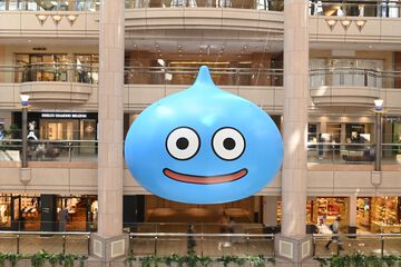 巨大スライムが横浜に出現！ はぐれメタルがパンケーキに!? “ドラゴンクエストカーニバル in 横浜・みなとみらい”真夏の大冒険をリポート
