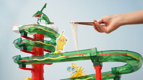『ポケモン』レックウザ型のそうめんスライダー6/1発売。専用の新規造形で作られた大迫力のスライダーで流しそうめんが楽しめる