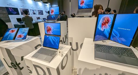 2画面PC“ASUS Zenbook DUO”実機インプレ。ロマンたっぷりガジェットだけど案外実用的でした