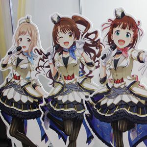 『アイドルマスター TOURS』ブースの模様をレポート。フルサイズイラスト・三面図・ぬい撮りコーナーなど展示が満載【アミューズメントエキスポ2024】