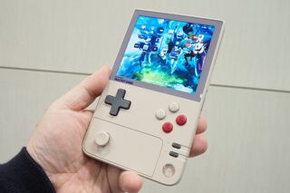 見た目はゲームボーイ（？）なAndroidゲーミングデバイス"AYANEO Pocket DMG"は縦型レトロスタイルが魅力的！ ハイエンドな横型デバイス"AYANEO Pocket EVO"も!!【発表会リポート】