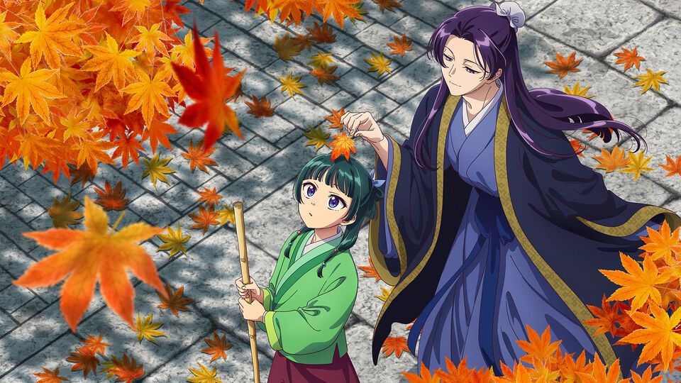 『薬屋のひとりごと』秋の紅葉をテーマとした描き下ろしビジュアル解禁。落葉を掃除する猫猫と頭に乗った葉っぱを取る壬氏の微笑ましいワンカット