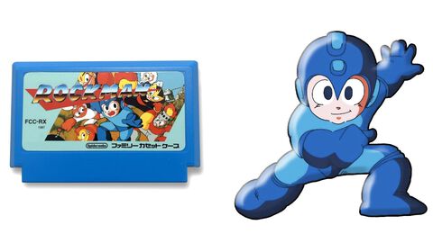『ロックマン』ファミコンカセット型カードホルダーが6月発売。端子部分を押すとフタが開く。初代パッケージイラストのTシャツも展開