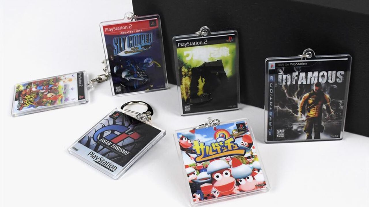 プレステ30周年グッズ『サルゲッチュ』『グランツーリスモ』など懐かしの名作がキーホルダーに。ヴィレヴァンオンラインで先行発売
