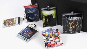 プレステ30周年グッズ『サルゲッチュ』『グランツーリスモ』など懐かしの名作がキーホルダーに。ヴィレヴァンオンラインで先行発売