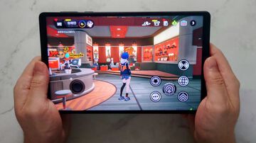 レノボの7万円台・8.8型ゲーミングタブレットをレビュー。『ゼンゼロ』『スタレ』『学マス』がサクサク、立体音響の臨場感がイイ感じ