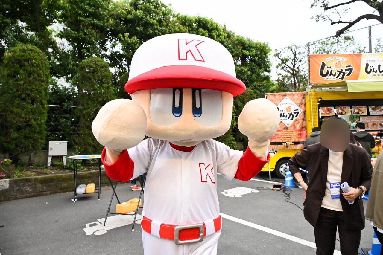 『パワフルプロ野球』パワプロくんが神宮球場でノーバン始球式! ストライク投球を披露。コラボフードがたくさんの神宮球場は『パワプロ』ファン必見
