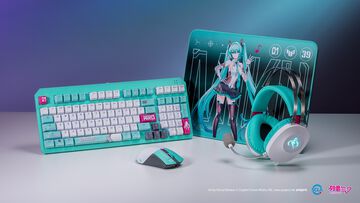 初音ミク×TUF Gamingのコラボゲーミングデバイスが6月中旬より発売。ミクのシグネチャーカラーが印象的なキーボード、マウス、マウスパッド、ヘッドセットの4種にて展開