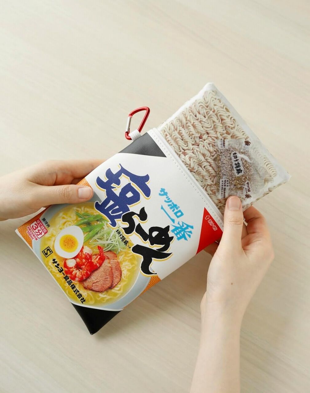 サッポロ一番 塩らーめん』そのままポーチ＆麺エコバッグが付録に