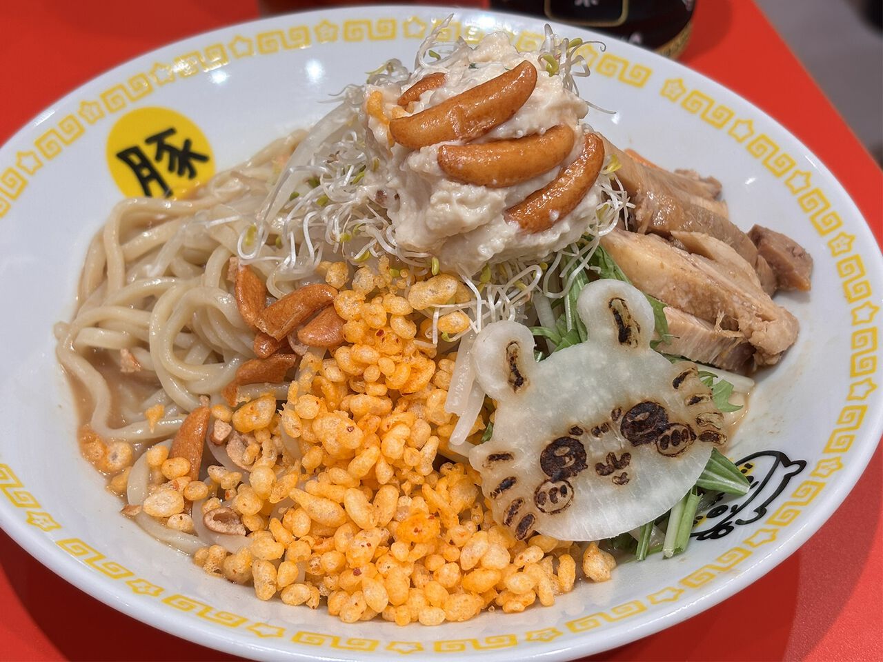 “ちいかわラーメン 豚”が531より池袋parcoにオープン。「ラーメン豚」や期間限定「冷やし中華（柿の種トッピング）」が食べられる 
