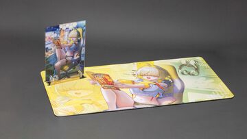 『NIKKE』エレグの描き下ろしイラストをデスクマット＆ジオラマがエビテン限定で登場。PCクッションや限定Tシャツ、アリスのヘッドホンがラインアップ