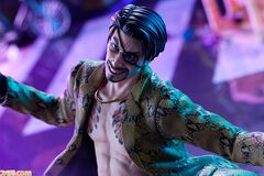 『龍が如く』真島吾朗の1/6スケールフィギュアが登場。大迫力の狂気溢れる戦闘シーンを再現。セガストア特典として東城会本部の布ポスターが付属する