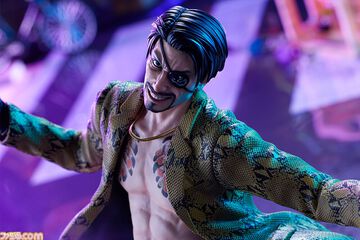 『龍が如く』真島吾朗の1/6スケールフィギュアが登場。大迫力の狂気溢れる戦闘シーンを再現。セガストア特典として東城会本部の布ポスターが付属する