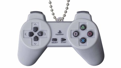 プレステ歴代コントローラーがミニチュア化。再生ボタンを押すとおなじみのゲームスタート音声が流れる！【PlayStation】