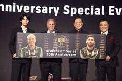 ジーコが来た！ ジョン・カビラはギネスに！“eFootballシリーズ30周年記念発表会”で、新機能×新規参戦チーム＆レジェンド選手、ドルムント実装、無料ガチャなど情報が続々公開