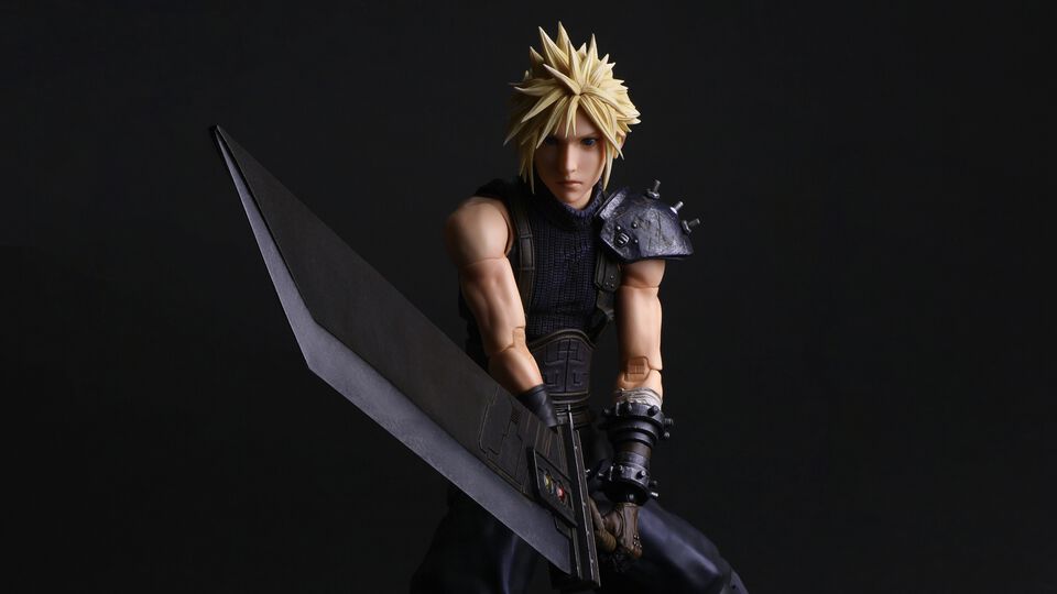 『FF7 リバース』クラウド・ストライフが“PLAY ARTS真”になって登場。自由度の高いポーズがつけられるアクションフィギュア。バスターソードにはめ込めるマテリアも付属