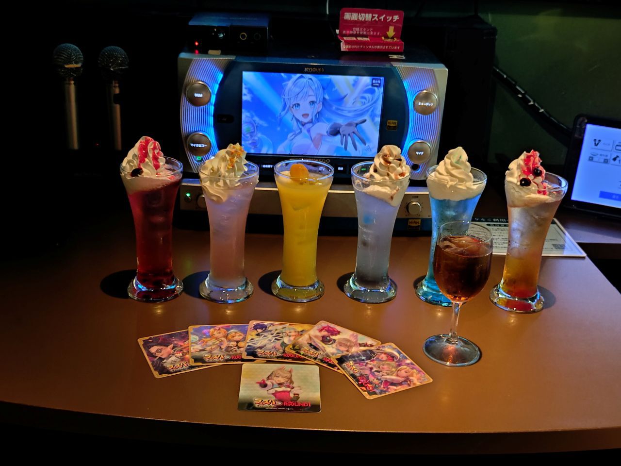 フェスバ+】赤髪のドリンクで喉を潤しながらカラオケを楽しめる