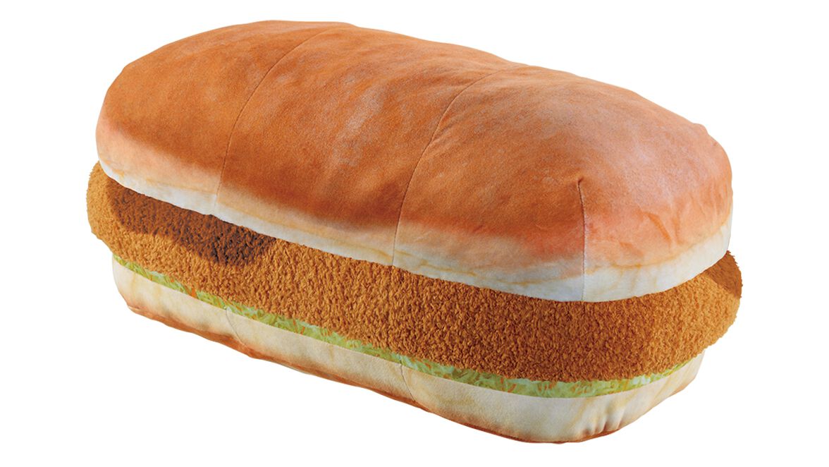 『珈琲所 コメダ珈琲店』一番くじ第2弾が5月25日に発売。ボリューム感たっぷりのカツパンがビッグサイズでクッション化。定番メニューのチャームもかわいい