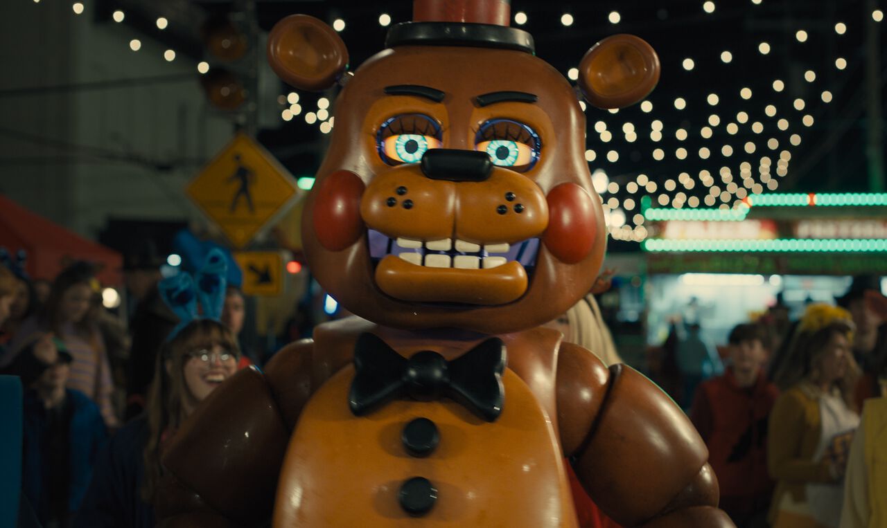 【実写FNaF】映画『ファイブ・ナイツ・アット・フレディーズ２』2026年1月23日に日本公開。マスコットたちが街のいたる場所に出没し…