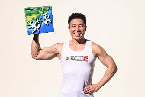 パワー！『デジボク地球防衛軍2』筋肉は地球を救う。なかやまきんに君がテレビCMに出演。侵略者への対処法を伝授。ヤー！
