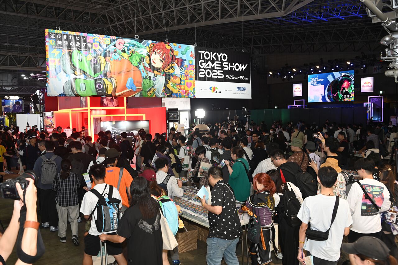 東京ゲームショウ2025一般日が開幕！　幕張メッセには会場前から長蛇の列。開場後は『モンハンワイルズ』『バイオ9』の試遊整理券配布にファン殺到【TGS2025】