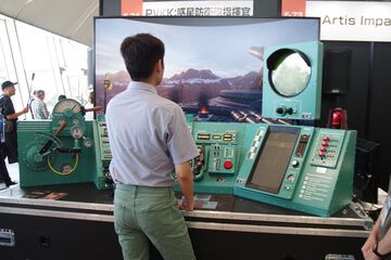 『PVKK: 惑星防衛砲指揮官』砲台の操縦席が東京ゲームショウに設置される日が来るなんて。最大級のコントローラーがすごすぎて笑える【TGS2025】