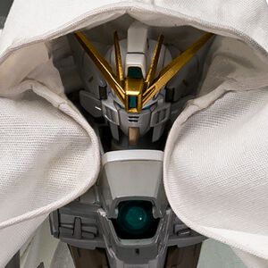 30周年新機体《ウイングガンダムゼロ クロークドカスタム》か!? ガンダムフィギュア公式Xが“白を纏いし者”の画像を公開