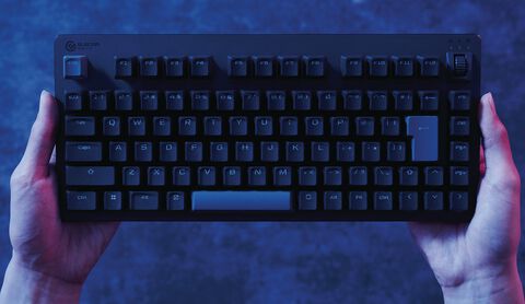 ラピッドトリガー対応のゲーミングキーボード“VK720Aシリーズ”が6月下旬にエレコムより発売。マウス操作がしやすいコンパクトサイズ