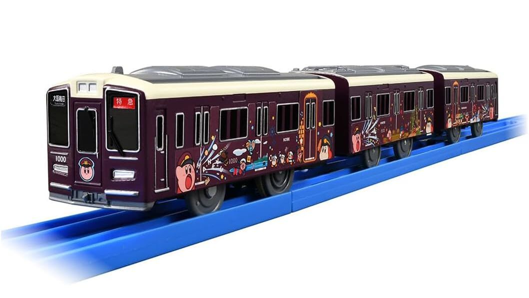 『星のカービィ』ラッピング列車“阪急電鉄1000系 カービィ号”がプラレールに。期間限定で運行中の神戸線・京都線・宝塚線車両をひと編成で再現