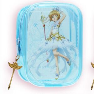 『カードキャプターさくら』おしゃれな夢の杖チャーム付きのミニクリアポーチが展開中。年末年始の旅行や帰省にも使えそう？