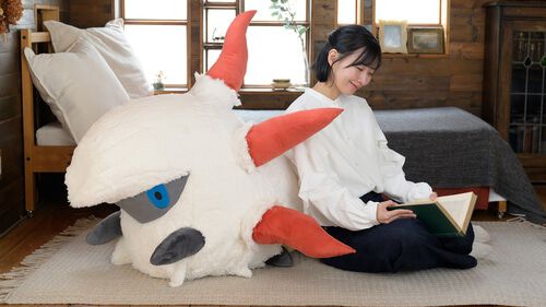 『ポケモン』メラルバ好き必見の等身大ぬいぐるみが登場。高さ約1m、重さ5.4kgのビッグサイズ。ポケモンセンターオンラインにて予約受付中【7/1 23:59まで】