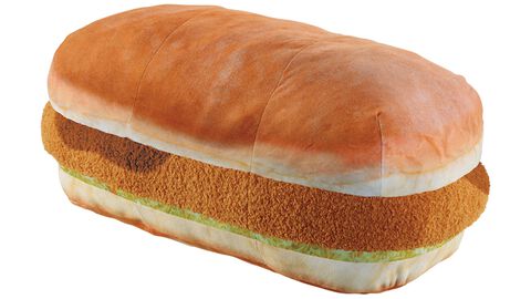 【コメダ珈琲】名物カツパンがクッションでも約50cmの大ボリュームで登場。一番くじ“毎日くつろぎタイム”が本日（5/25）発売
