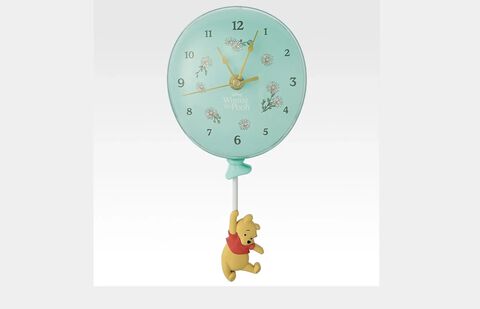 『プーさん』一番くじが本日（1/16）発売。風船で空を飛ぶプーさんの壁掛け時計がカワイイ。風船につかまったプーさんがゆらゆら揺れる仕様