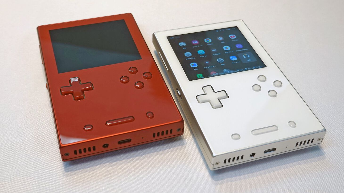 AYANEOの縦型Androidゲーム機第2弾！削り出しのメタルボディと高精細