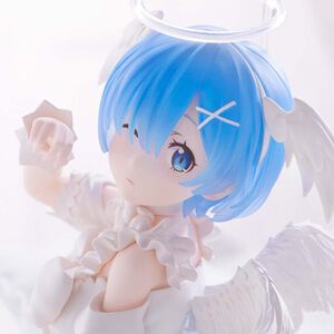 『リゼロ』レムが約1年ぶりにRelax timeフィギュアに登場。純白の衣装と片眼を閉じた表情がかわいいマジ天使なデザイン