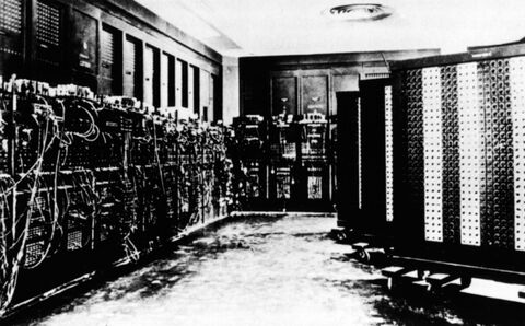 世界初のコンピューター“ENIAC（エニアック）”公開から80周年。最初は30トンの巨大なマシンだった。1958年には最古のコンピューターゲームが登場し、現在・未来へとつながっていく【今日は何の日？】