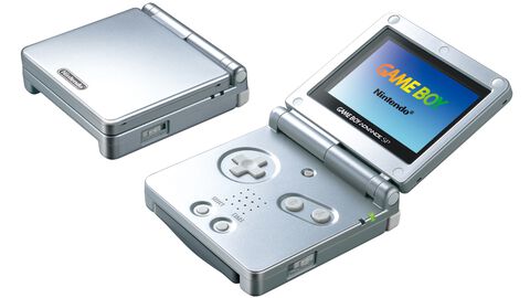 ゲームボーイアドバンスSPが発売された日。折りたたみ型のおしゃれでコンパクトなボディーは大人のユーザーでもためらうことなく持ち歩ける魅力があった【今日は何の日？】