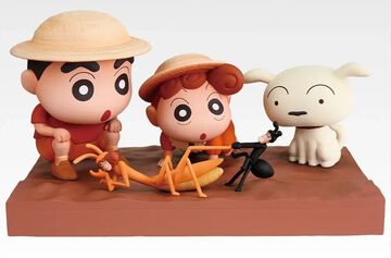 『クレヨンしんちゃん』一番くじが本日（2/14）発売。“ありの歌”のワンシーンを再現したジオラマフィギュア、ひろしの名刺のビッグタオルなどが登場