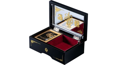 『モンハン』メインテーマ“英雄の証”を奏でるオルゴール。リオレウスとリオレイアが金彩蒔絵で描かれた日本の伝統工芸コラボ商品