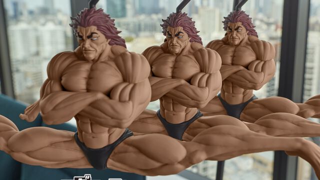 『刃牙』の範馬勇次郎が例のポーズでハンガーになったッッ!? 原作者板垣恵介氏完全監修の美筋肉がアナタの上着をバッチリ吊るすッッ!!【ハンガー勇次郎】