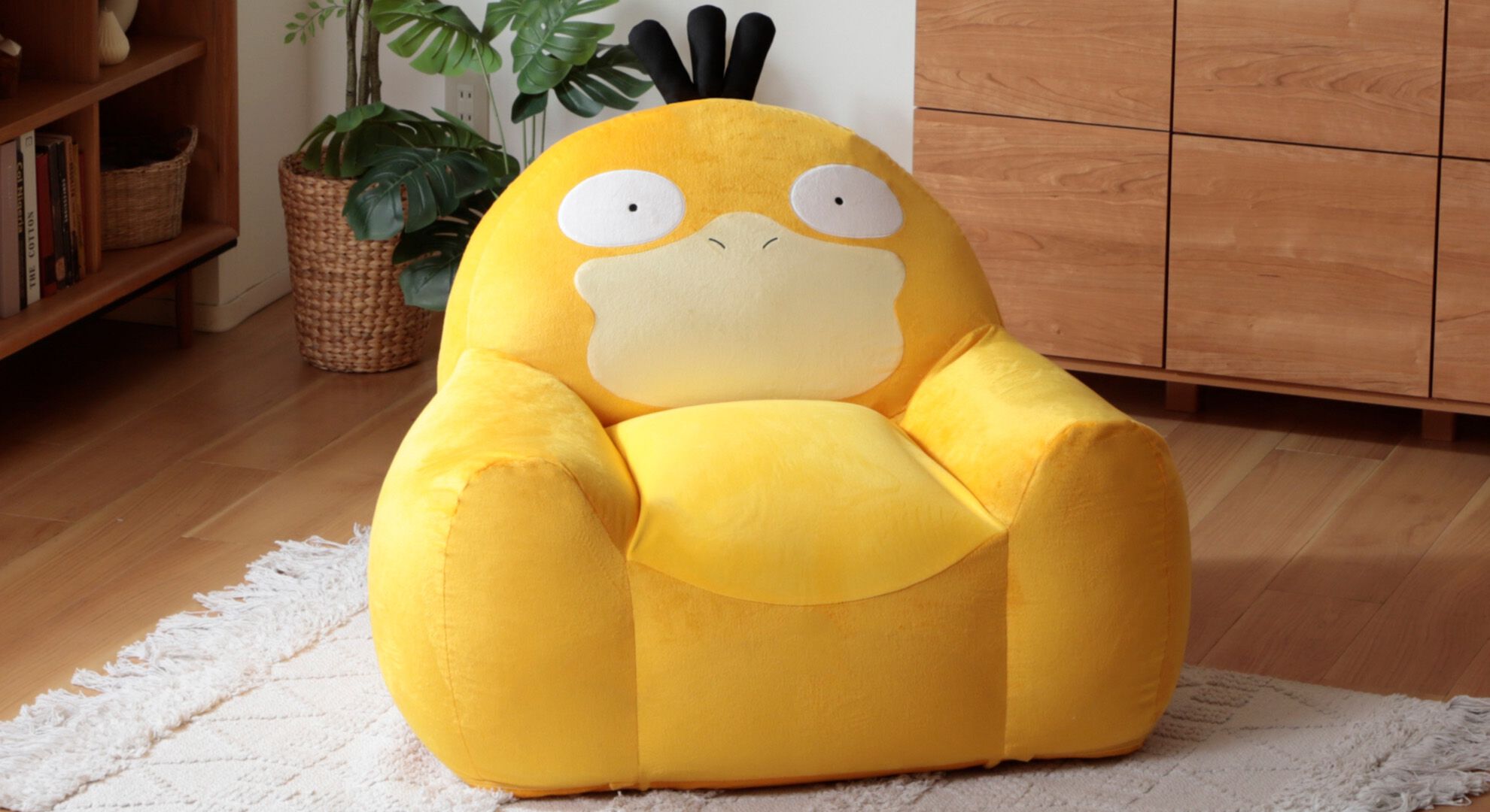 ポケモン』コダックビーズソファ発売。かわいいしっぽと髪も再現、もっ