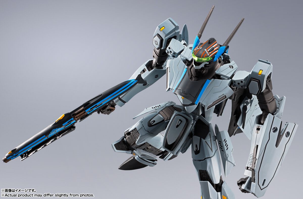 マクロスF】『トップガン』コラボ、マーヴェリックカラーのVF-25が登場