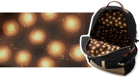 『Fate/strange Fake』アーチャーのバックパックが登場。開くと"ゲート・オブ・バビロン”が！ まるでアーチャーの宝物庫