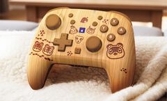 『あつ森』たぬきちやしずえをあしらったSwitch2コントローラーがホリより登場。木目調の温かみのあるデザイン。ポーチやヘッドセットも展開