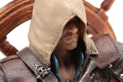 『アサシン クリード4』リメイクの公式コレクターズエディション（PS5）が登場。エドワードのフィギュアが激シブ！