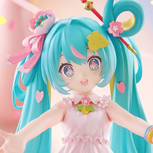 【初音ミク】10周年記念の《ぬーどるストッパー》が登場。パステルカラーのワンピースと「ぬ」デザインのヘアクリップが可愛い♪