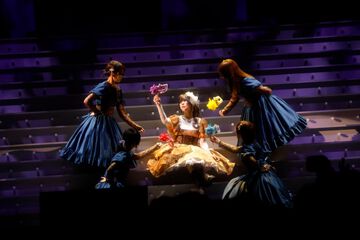 『アイマス ミリオンライブ！』13thライブDAY2リポート。二階堂千鶴の主演公演は“Grand bal masqué”のテーマにピッタリのゴージャスなライブ。新曲『ムーンライト・プロムナード』がオープニングを飾る