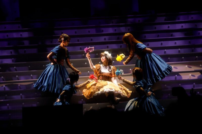 『アイマス ミリオンライブ！』13thライブDAY2リポート。二階堂千鶴の主演公演は“Grand bal masqué”のテーマにピッタリのゴージャスなライブ。新曲『ムーンライト・プロムナード』がオープニングを飾る