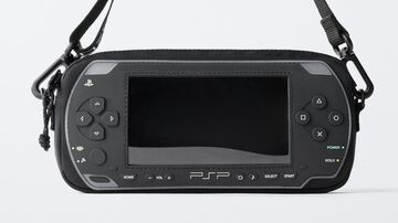 “PSP”デザインのクロスボディバッグがZARAで発売中。画面部分にスマホを入れて操作できるビニール窓付き。左右の方向キーや◯✕△▢ボタン、アナログパッドといった特徴的な意匠も