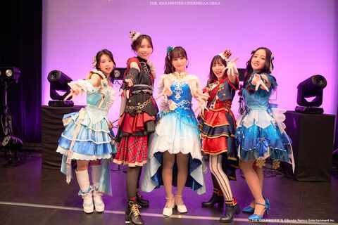 『アイマス シンデレラガールズ』Webラジオ“デレパ”公録イベント第12弾をリポート。プロデューサーが手掛ける今回の公録のテーマは“平成レトロ”。幼少期の微笑ましいエピソードやまさかのカバー曲も